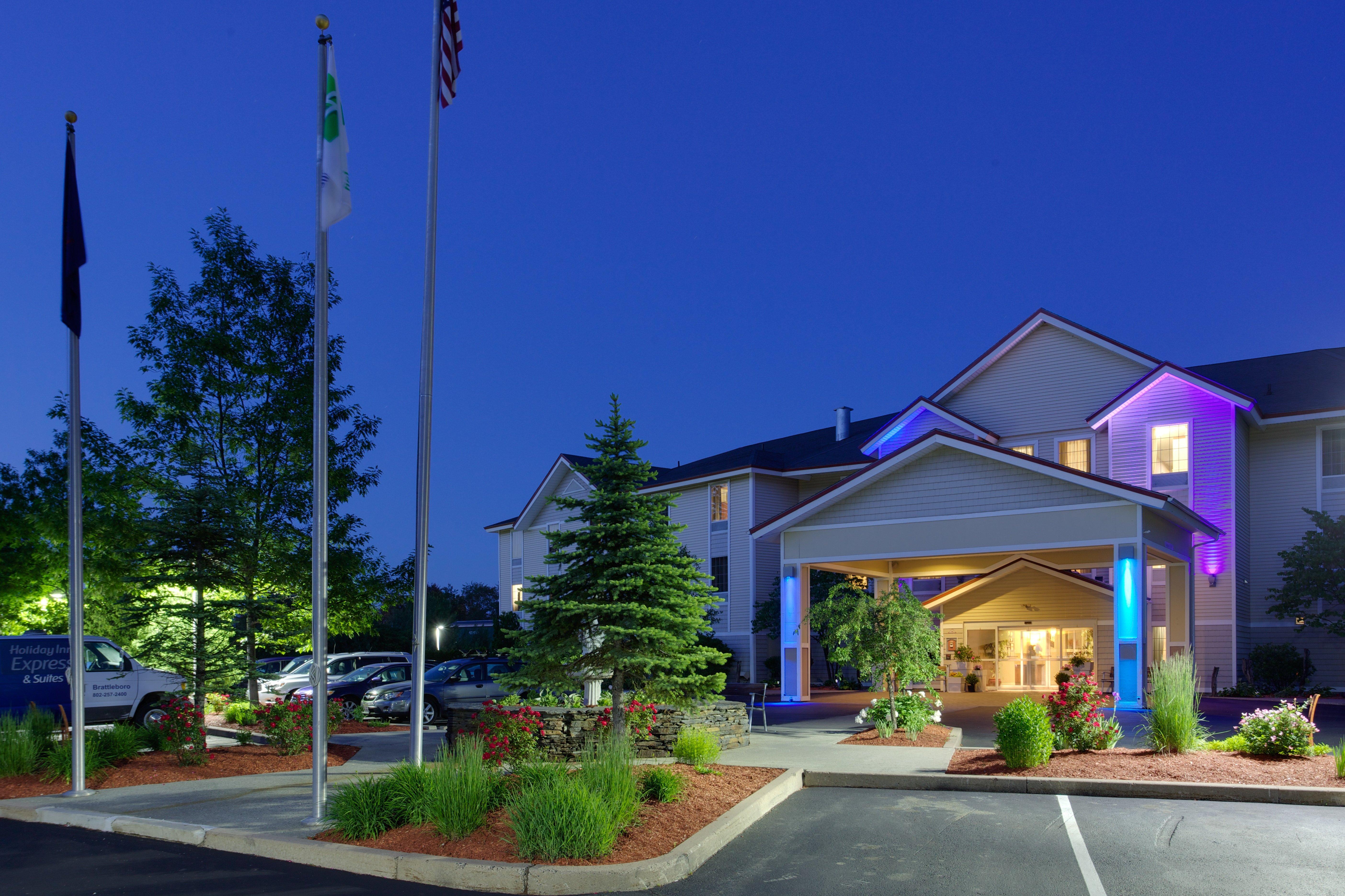 Holiday Inn Express Hotel & Suites Brattleboro By Ihg Exterior photo