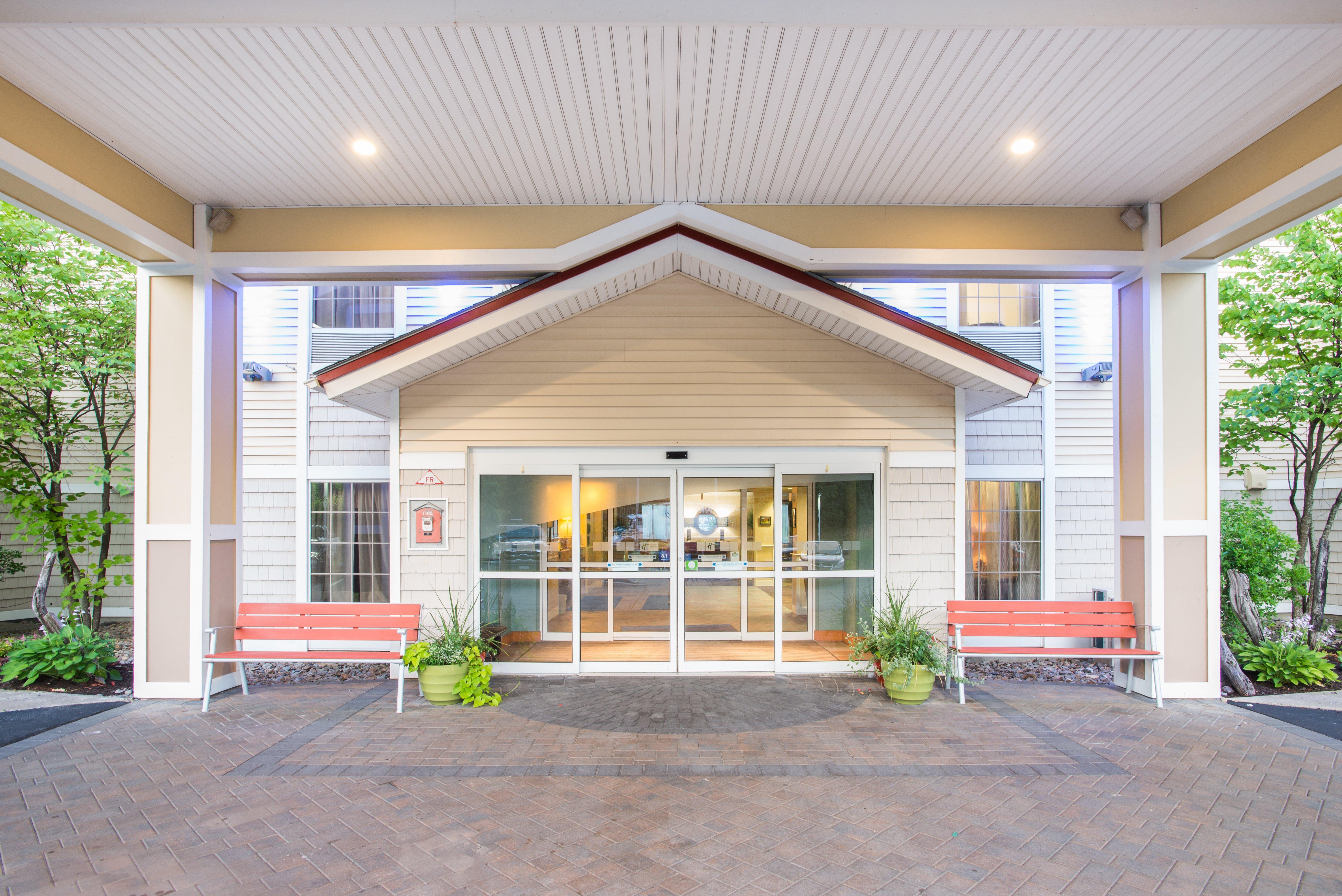 Holiday Inn Express Hotel & Suites Brattleboro, An Ihg Hotel Exterior photo