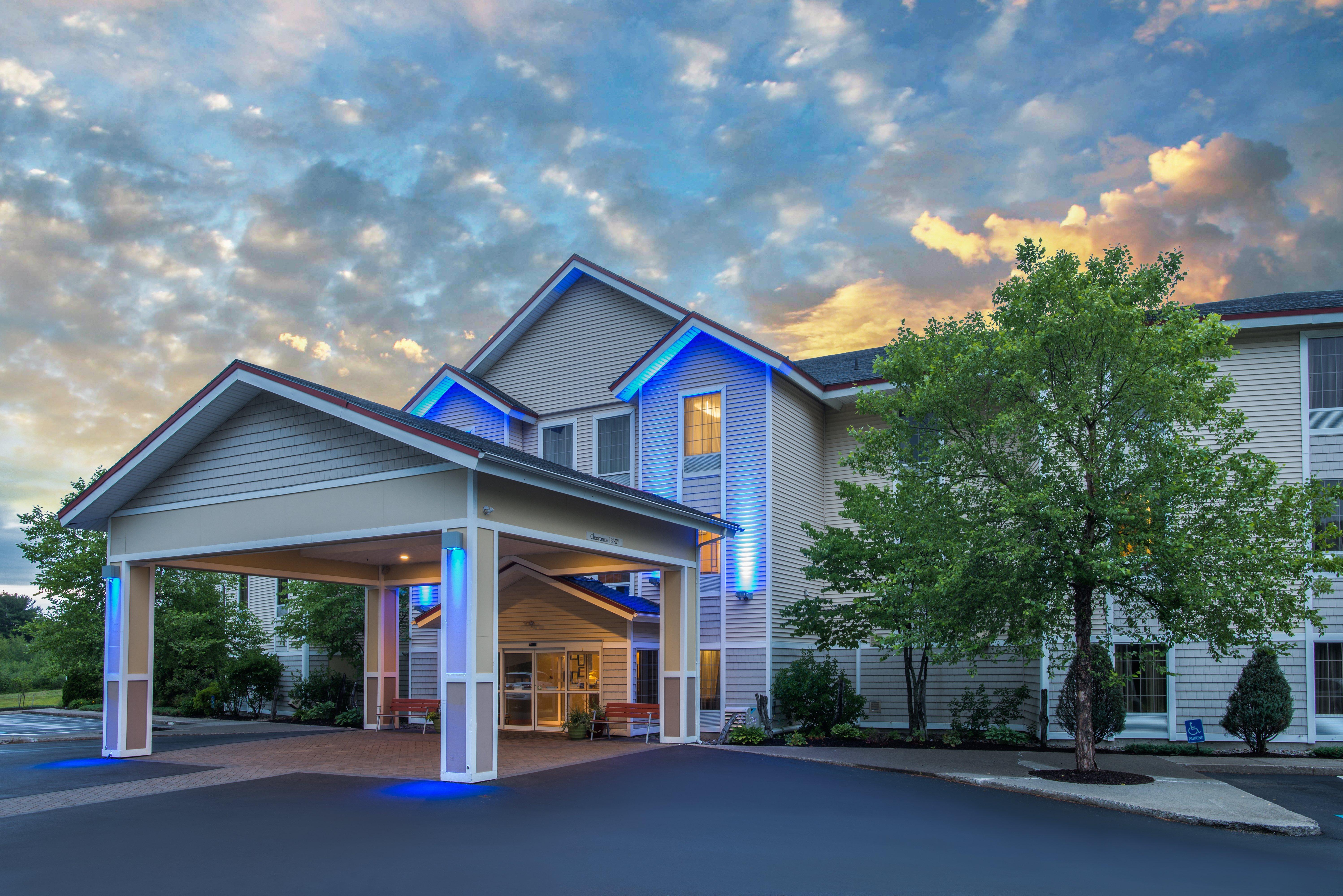 Holiday Inn Express Hotel & Suites Brattleboro, An Ihg Hotel Exterior photo