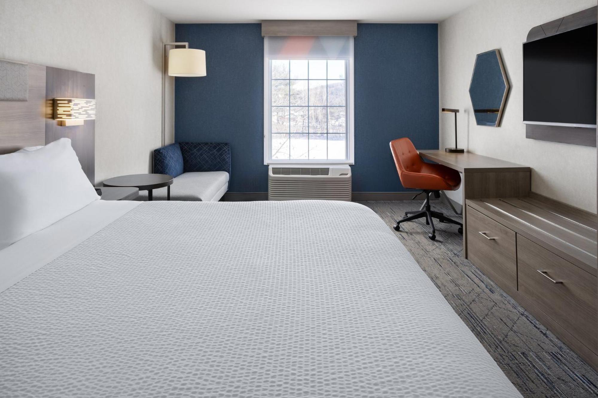 Holiday Inn Express Hotel & Suites Brattleboro By Ihg Exterior photo